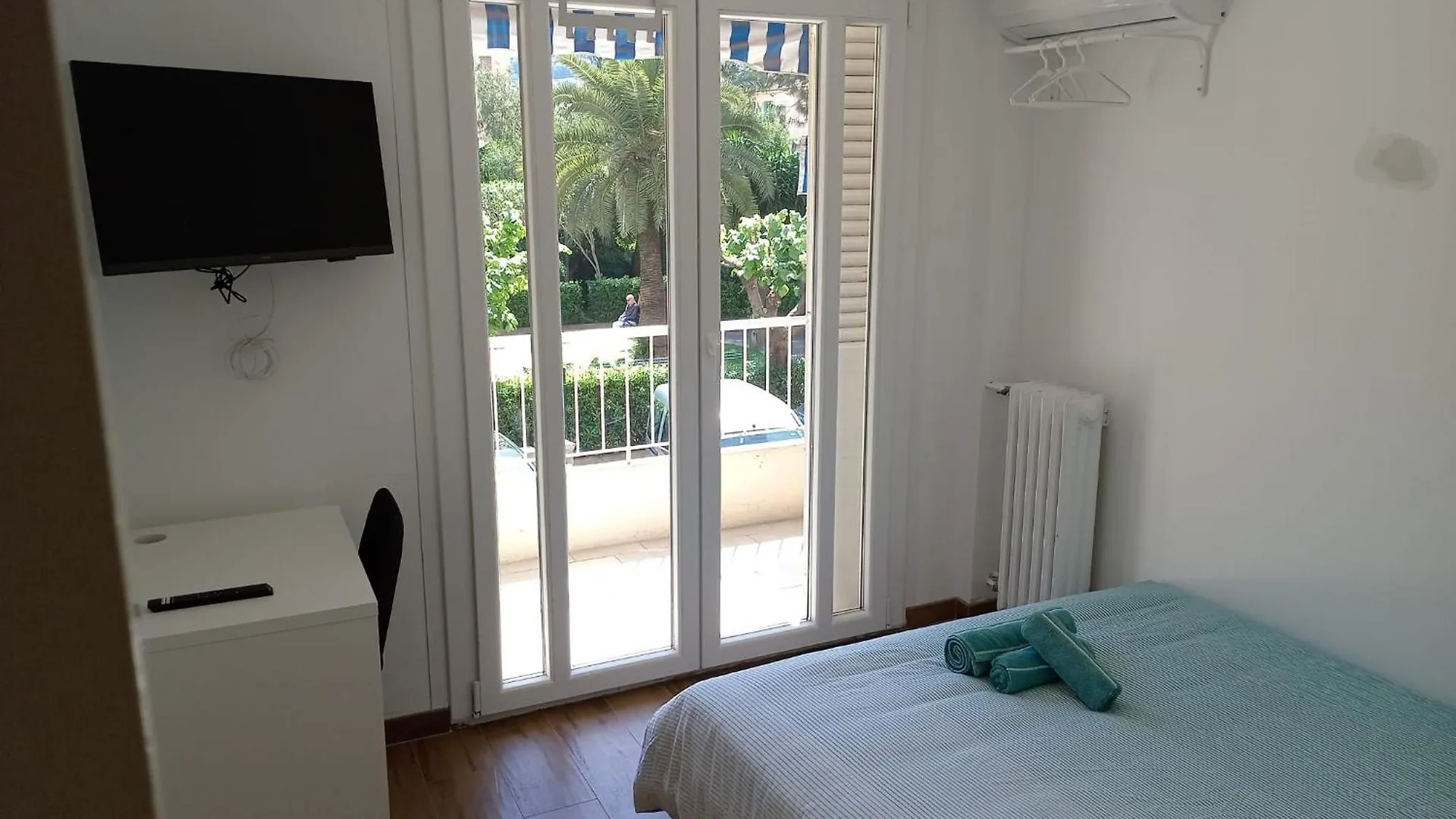 Modern Apartment, Steps From Tramway Nice 0*,  France