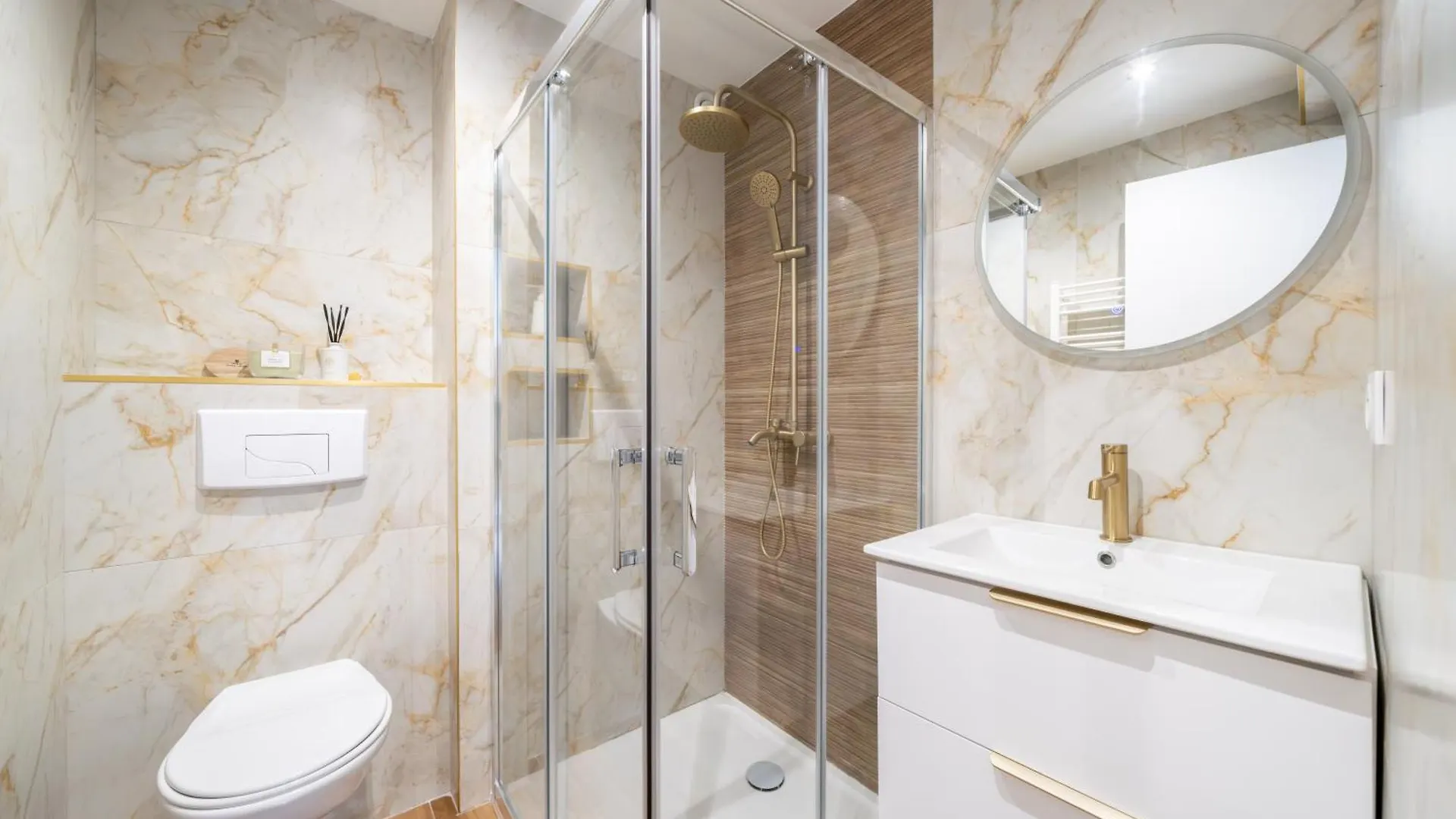 Modern Apartment, Steps From Tramway 니스
