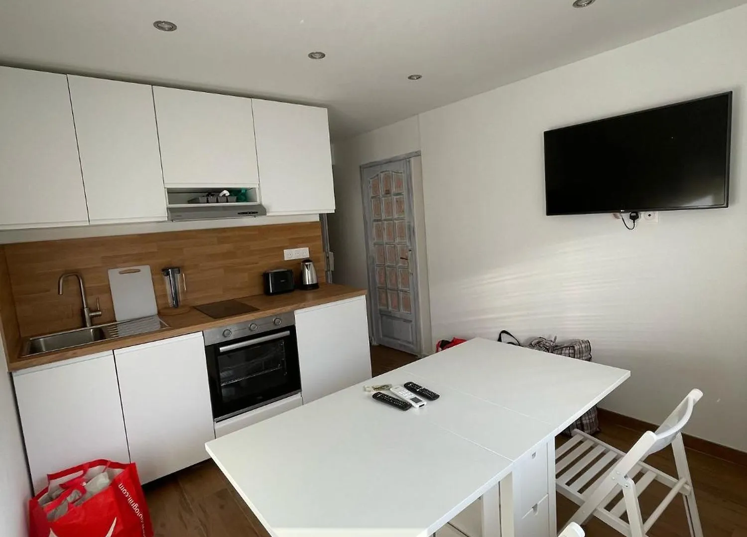 Modern Apartment, Steps From Tramway Nice 0*,  France